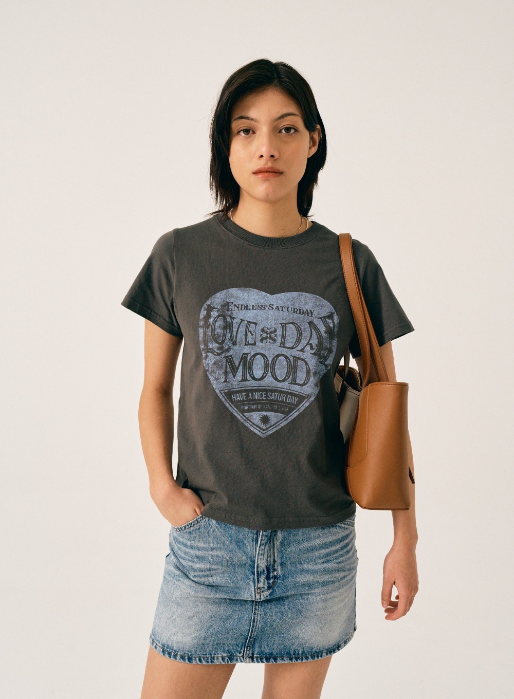 SATUR】 (W) SATURDAY RETRO MOOD GRAPHIC T-SHIRTS : CHARCOAL BLUE