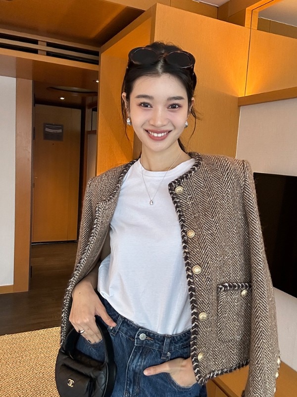 WXLSTUDIOはクラシックに敬意を表し高級ブランドの生地を使用したカスタム染めのヘビーウェイトシープウールの香り豊かなスモールジャケットです WXLSTUDIOはクラシックに敬意を表し高級ブランドの生地を使用したカスタム染めのヘビーウェイトシープウールの香り豊かなスモールジャケットです