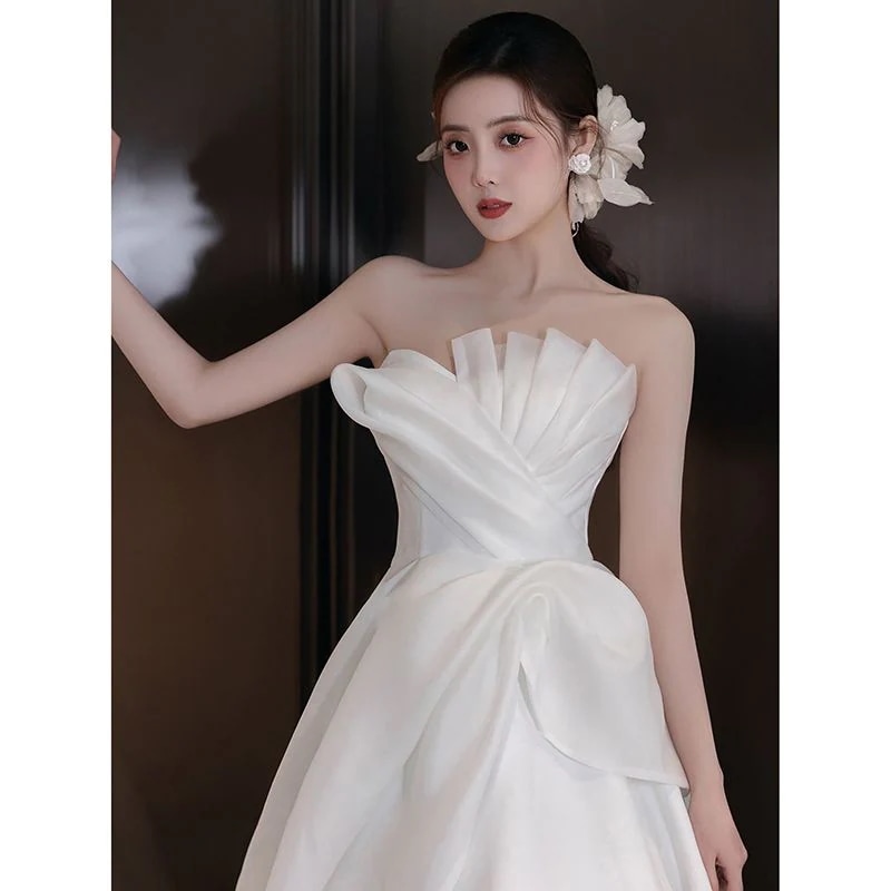 ストラップレスのウェディングドレス 2024 花嫁スーパーハイエンドドレス女性の結婚式のリトルプリンセスドレス