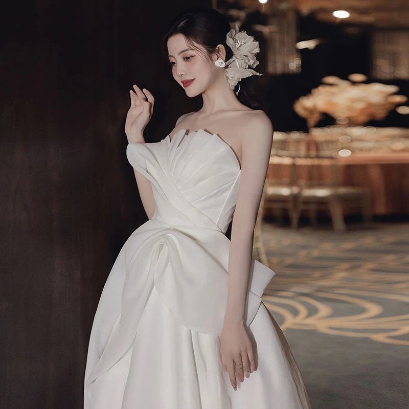 ストラップレスのウェディングドレス 2024 花嫁スーパーハイエンドドレス女性の結婚式のリトルプリンセスドレス