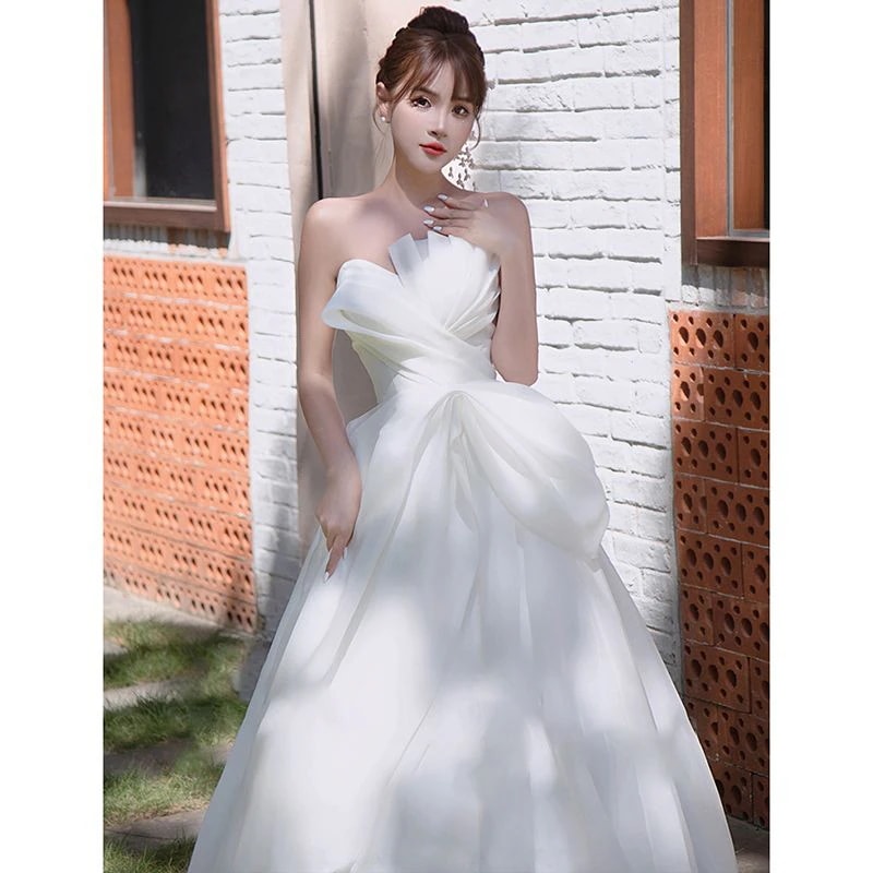 ストラップレスのウェディングドレス 2024 花嫁スーパーハイエンドドレス女性の結婚式のリトルプリンセスドレス