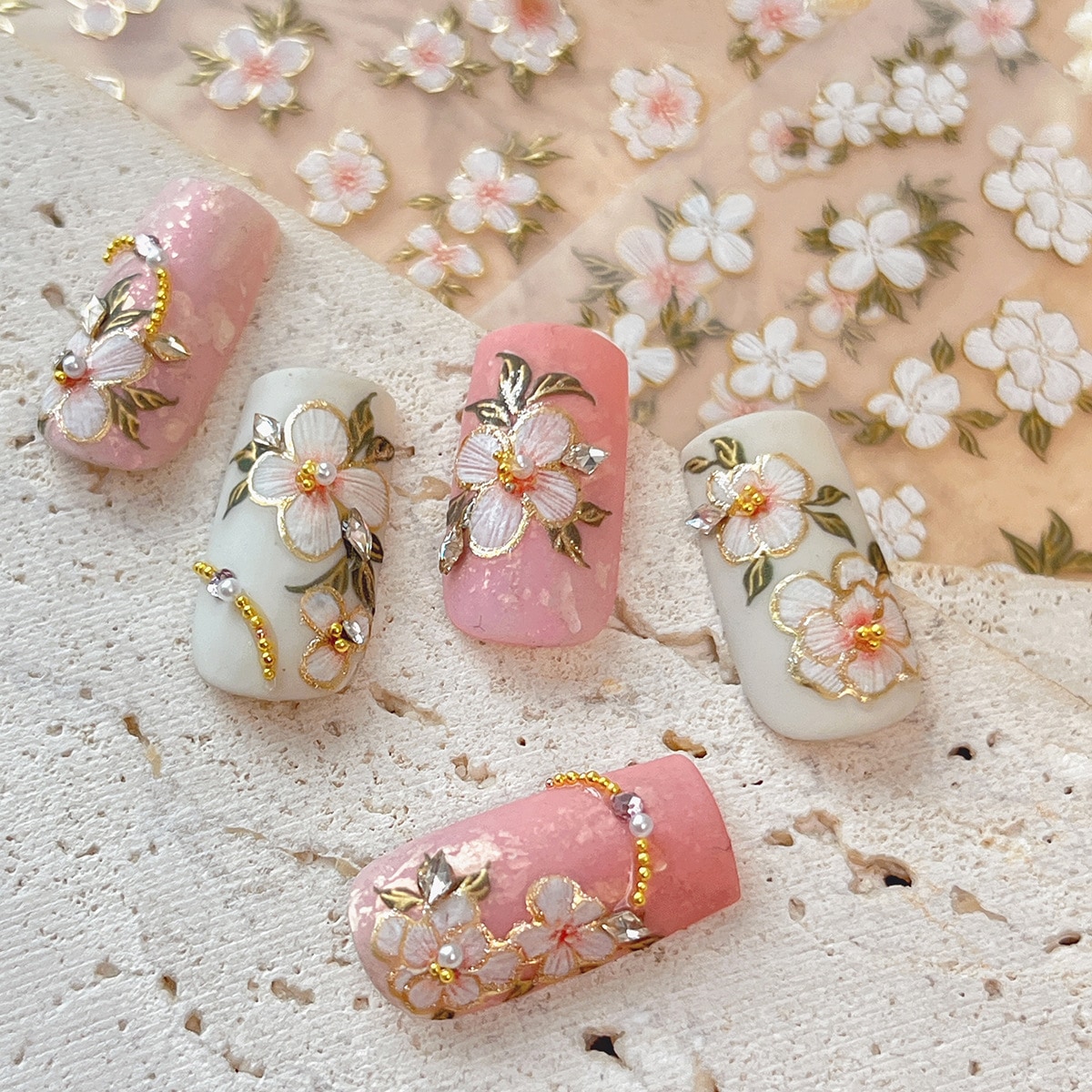 【1点ご購入 で10点プレゼントいたします】二重になった小花ネイルシールシンプルで洗練されたポップな装飾シール