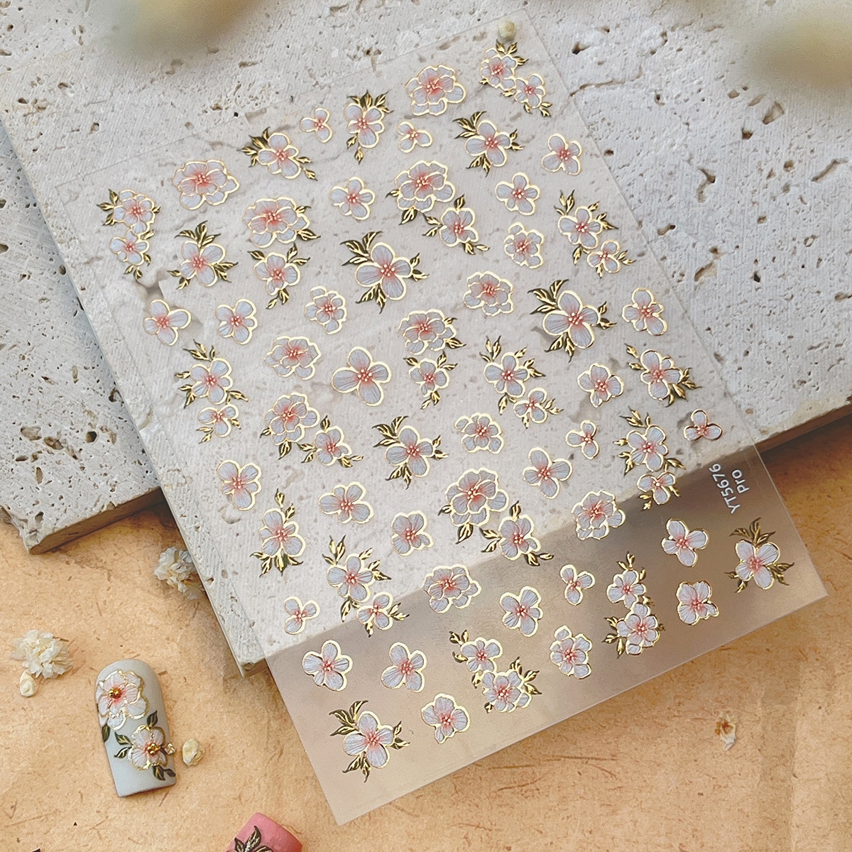 【1点ご購入 で10点プレゼントいたします】二重になった小花ネイルシールシンプルで洗練されたポップな装飾シール
