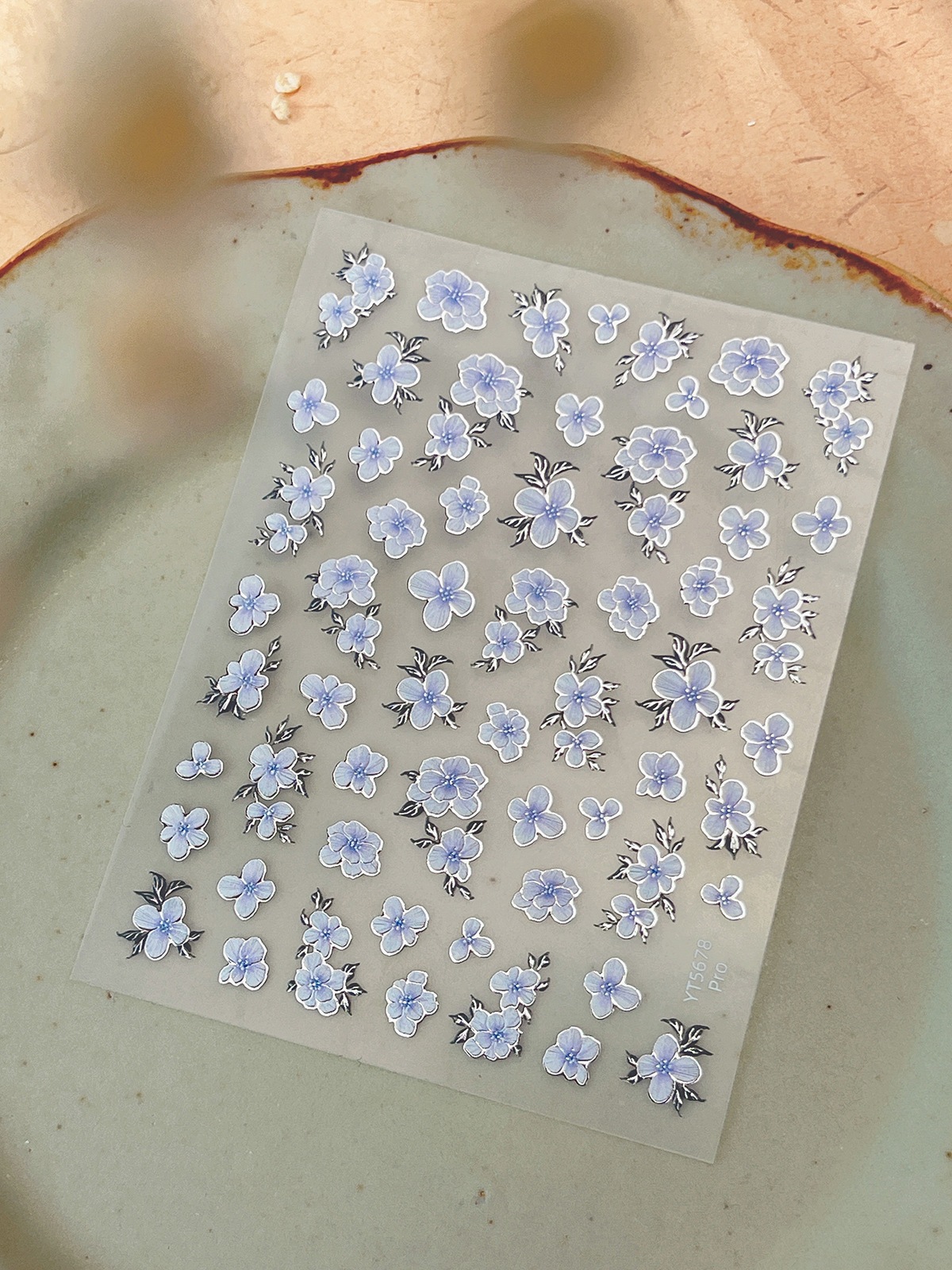 【1点ご購入 で10点プレゼントいたします】二重になった小花ネイルシールシンプルで洗練されたポップな装飾シール