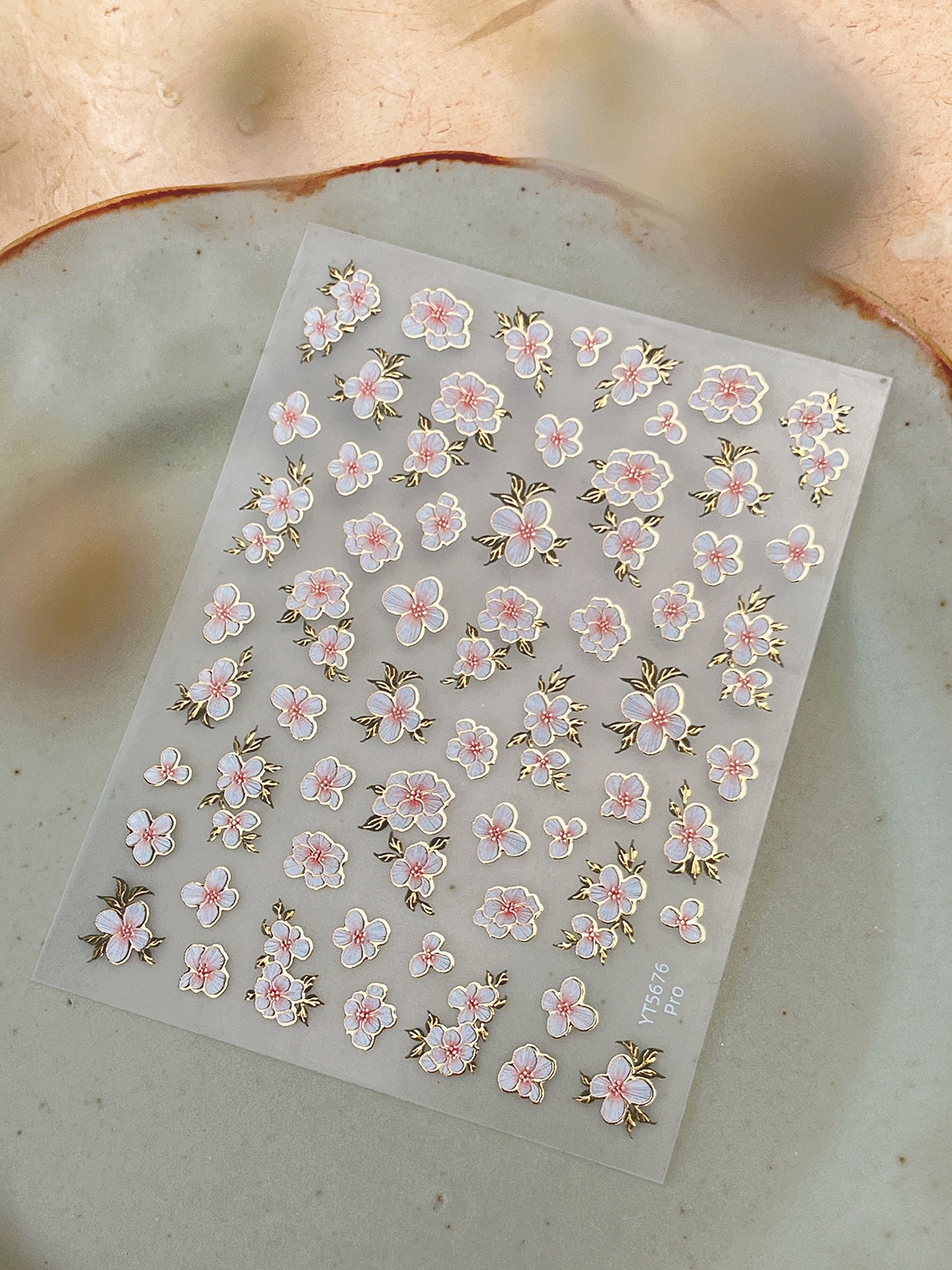 【1点ご購入 で10点プレゼントいたします】二重になった小花ネイルシールシンプルで洗練されたポップな装飾シール