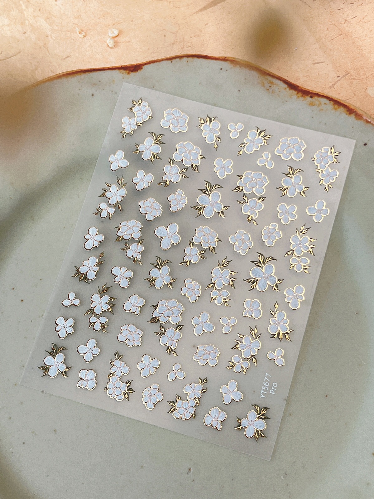 【1点ご購入 で10点プレゼントいたします】二重になった小花ネイルシールシンプルで洗練されたポップな装飾シール