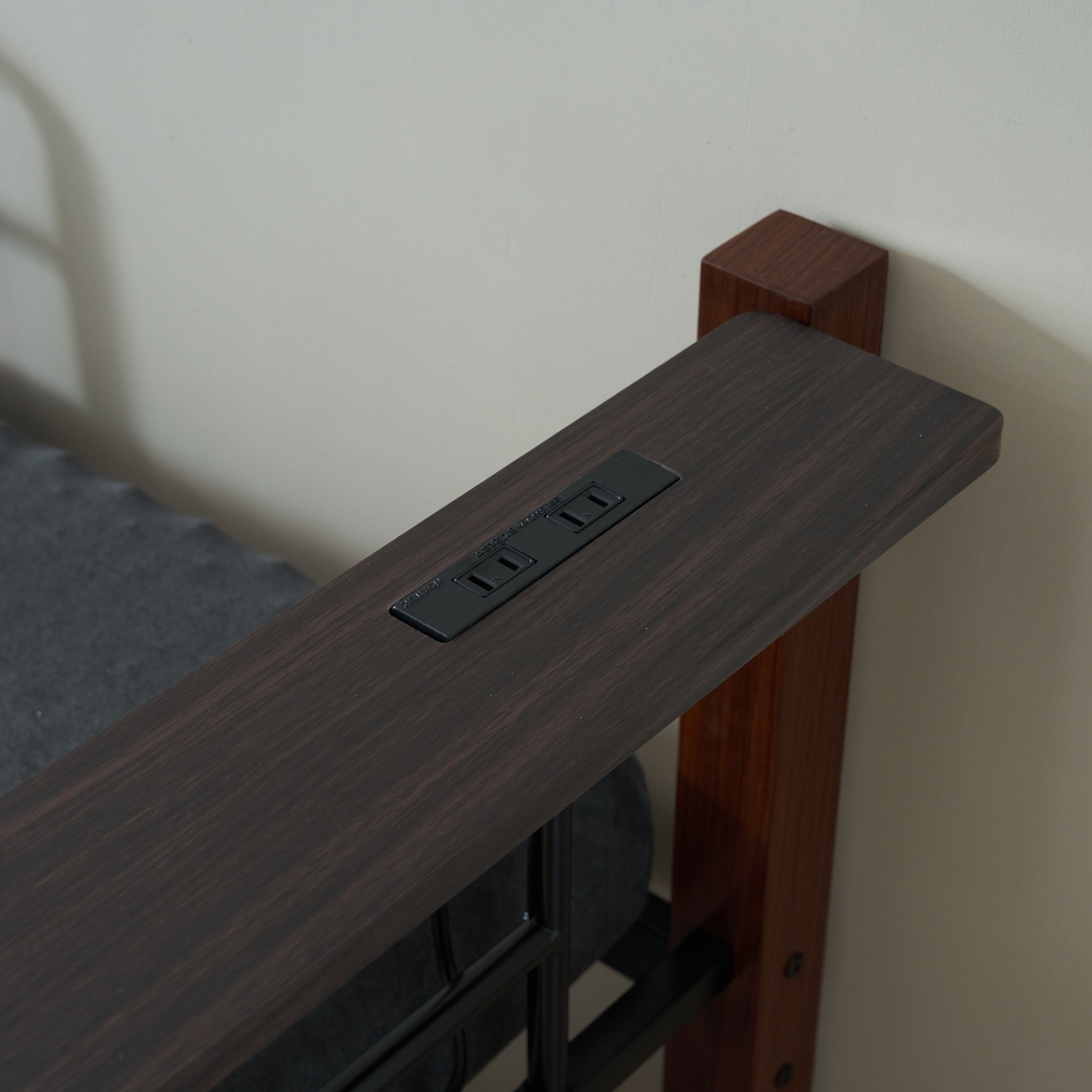 [大型折扣销售！优惠券分发]【高さ130cm】ロフトベッド耐荷重150kgパイプベッド高さ130cmシングルミドルタイプ棚システムベッド収納ロータイプ大人北欧風一人暮らし送料無料スチール耐震ベッド