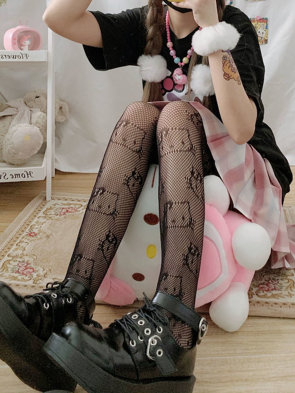 Qoo10] Hello Kitty柄網タイツ黒 韓国
