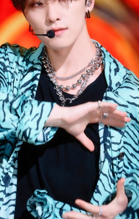 Qoo10] ピアス 長方形 両耳用2つ入り SEVE