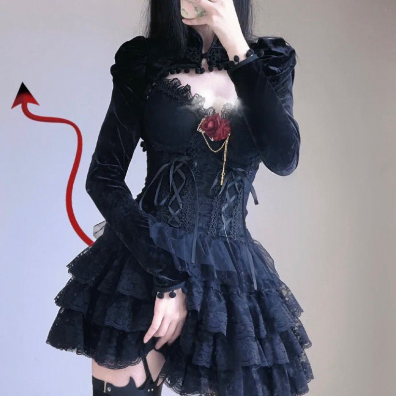 Xia Qiangwei のロリータドレスダークセクシーな痩身誕生日パーティーコスムインターネット有名人の自撮り写真 Xia Qiangwei のロリータドレスダークセクシーな痩身誕生日パーティーコスムインターネット有名人の自撮り写真