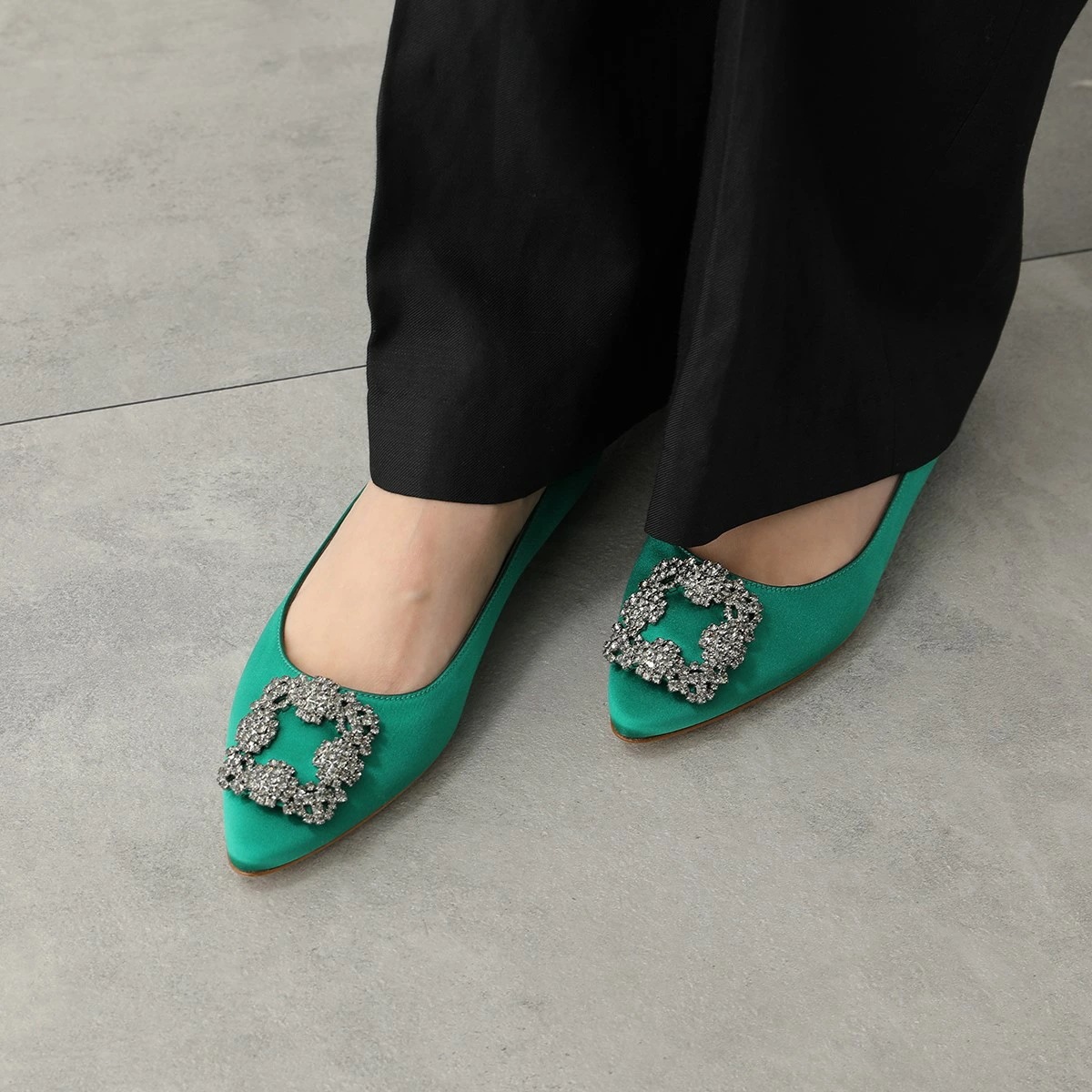MANOLO BLAHNIK マノロブラニク パンプス HANGISIFLAT FMC SATIN