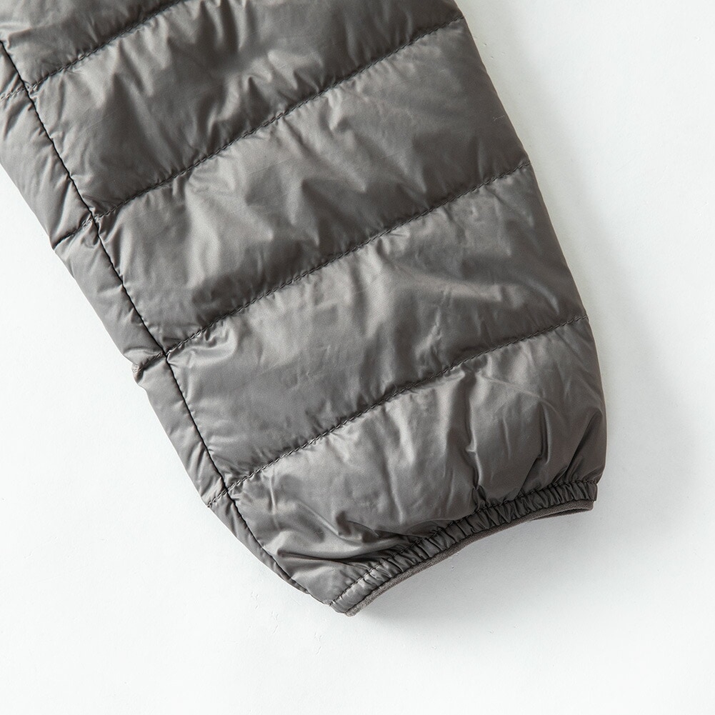 インナーダウン ジャケット メンズ 秋冬 ダウン90％ 軽量 防寒 抗菌 防臭 クルーネック ポケッタブル ライトダウン 暖かい インナージャケット 冬服 おしゃれ ブルゾン 無地 黒 チャコール M