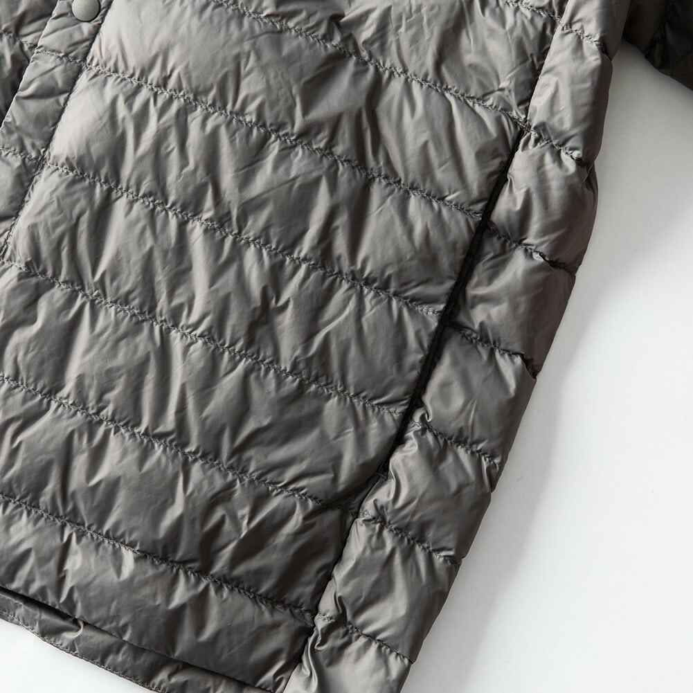 インナーダウン ジャケット メンズ 秋冬 ダウン90％ 軽量 防寒 抗菌 防臭 クルーネック ポケッタブル ライトダウン 暖かい インナージャケット 冬服 おしゃれ ブルゾン 無地 黒 チャコール M