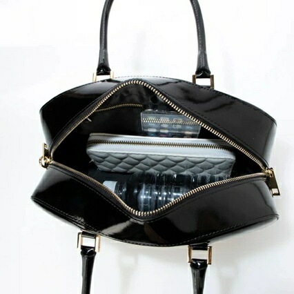 CHRISTIAN VILLA クリスチャンヴィラ ハンド バッグ 2WAY ショルダーバッグ レディース イタリア製 牛革 ガラスレザー 6150 柳橋唯さん着用モデル 6218 新カラー 25SS