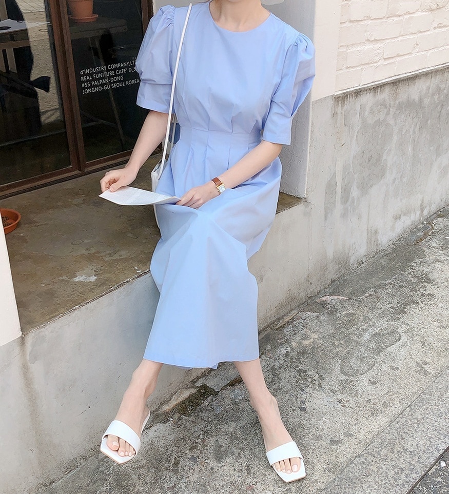 2色 ワンピース 半袖 春 秋 きれいめ フォーマル Aライン ワンピドレス 膝下 ミドル丈 五分袖 パフスリーブ ラウンドネック スリム 透け感 青 ブルー 大人カラー 春カラー 秋カラー アプリコ