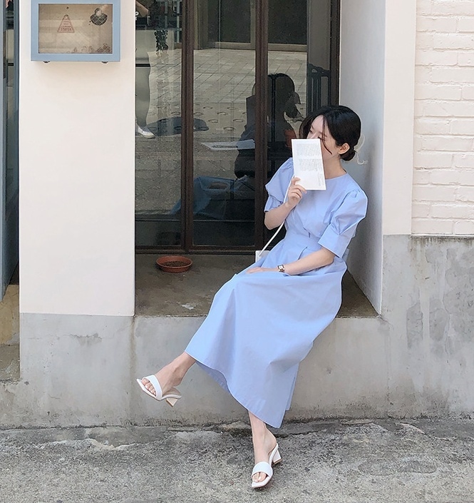 2色 ワンピース 半袖 春 秋 きれいめ フォーマル Aライン ワンピドレス 膝下 ミドル丈 五分袖 パフスリーブ ラウンドネック スリム 透け感 青 ブルー 大人カラー 春カラー 秋カラー アプリコ