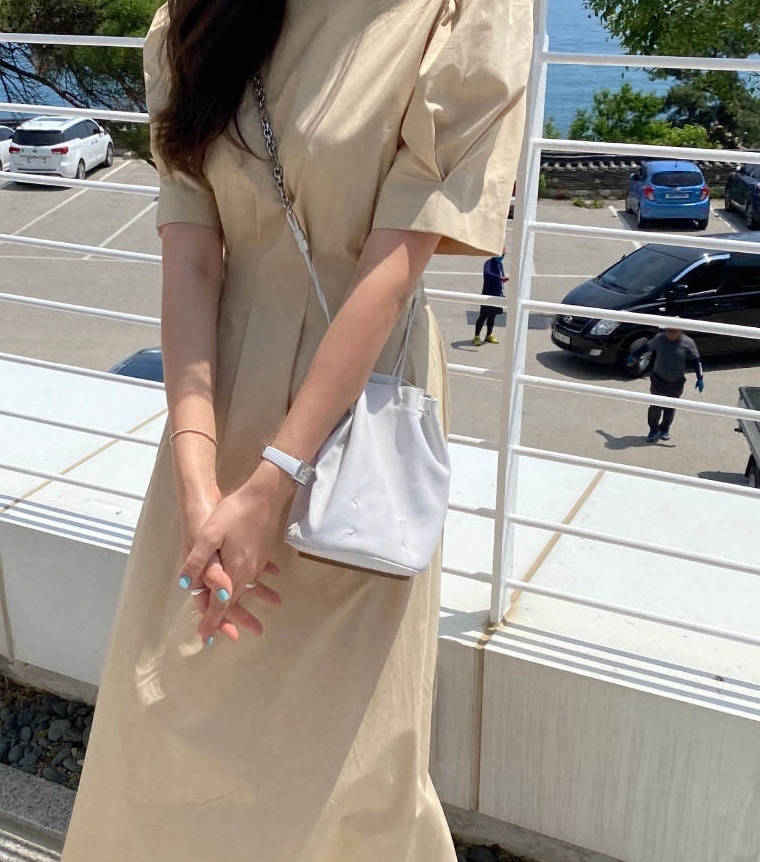 2色 ワンピース 半袖 春 秋 きれいめ フォーマル Aライン ワンピドレス 膝下 ミドル丈 五分袖 パフスリーブ ラウンドネック スリム 透け感 青 ブルー 大人カラー 春カラー 秋カラー アプリコ