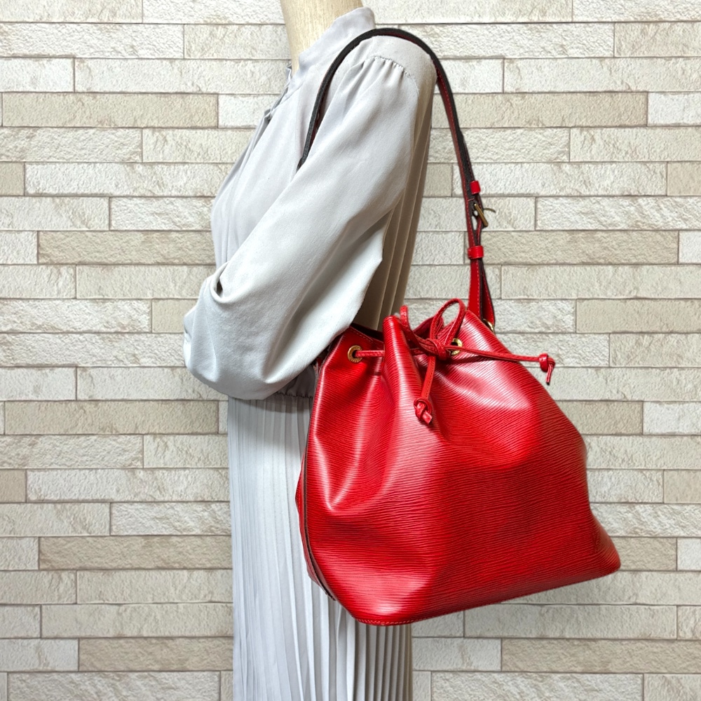 ルイヴィトン プチノエ エピ ショルダーバッグ エピレザー M44107 レッド LOUIS VUITTON 中古