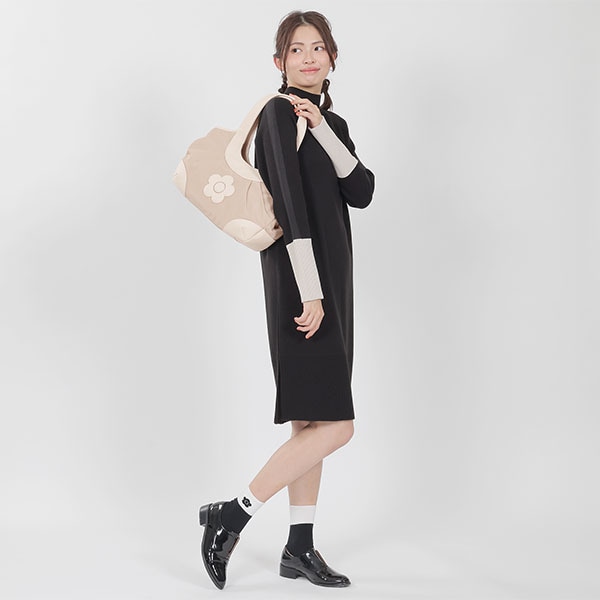 未使用 MARY QUANT マリークワント デイジーギャザークリテ トート Qoo10] マリークワント マリクワ デイジーギャザークリテ トート