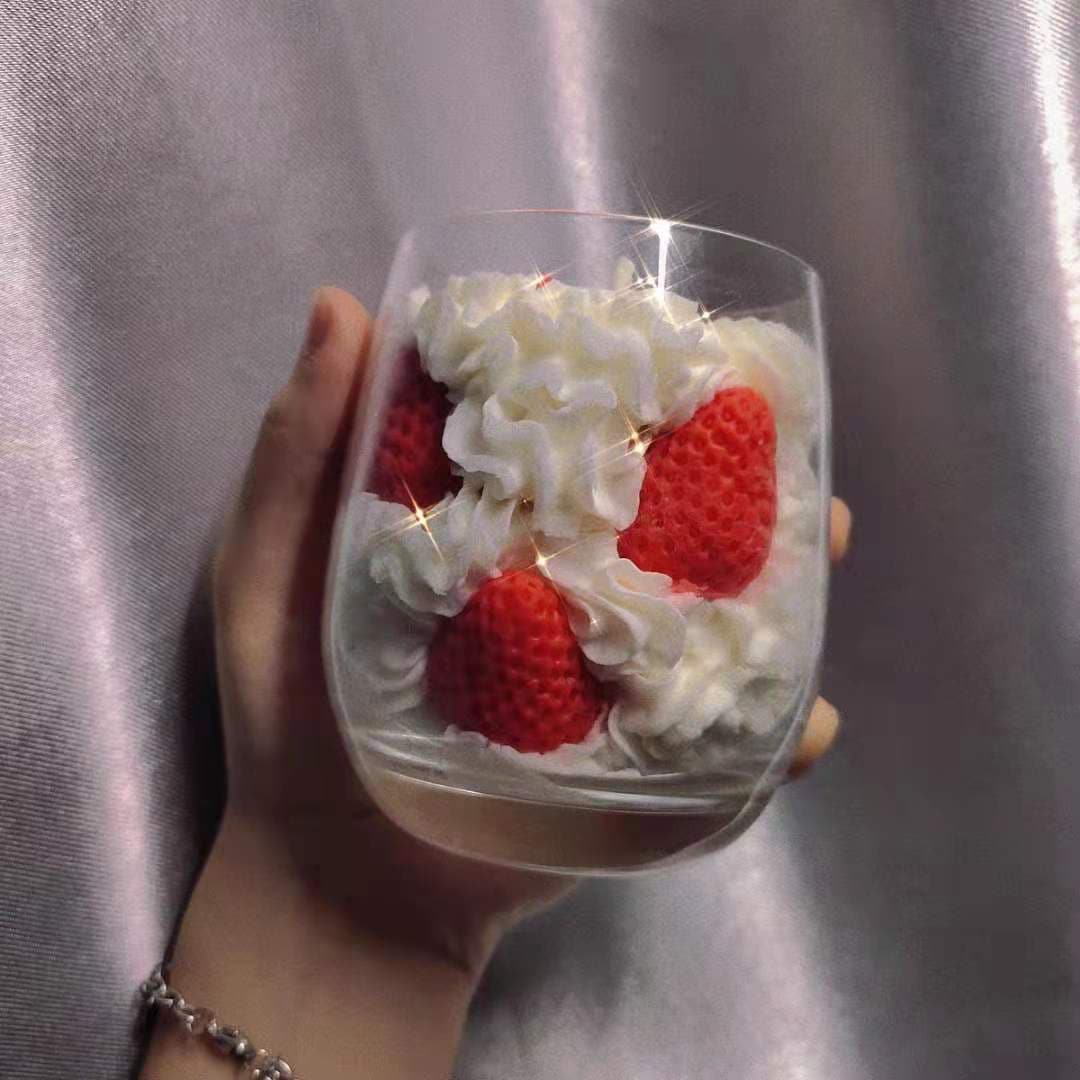 【送料無料】[甘いイチゴ]イチゴ牛乳 ストロベリーケーキ アロマキャンドル 友達へのプレゼント 誕生日プレゼント