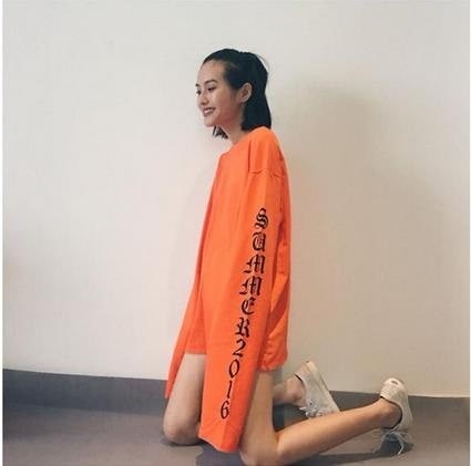 ファッションロングスリーブOversize Vetementsオレンジコットンスウェットカップルの女性のパーカーJUP ファッションロングスリーブOversize Vetementsオレンジコットンスウェットカップルの女性のパーカーJUP