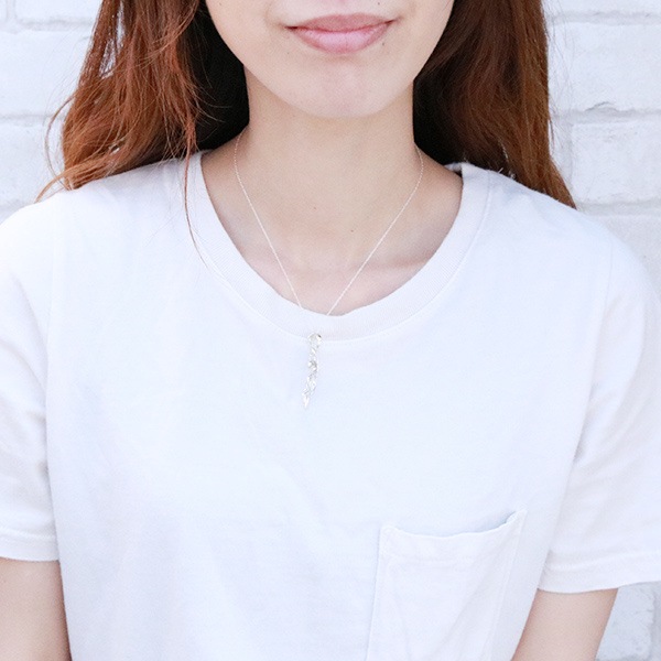 シルバー925製 ネックレス ペアネックレス キュービックジルコニア 2つ合わせてハートになる 羽 プレゼント シルバー925製 ネックレス ペアネックレス キュービックジルコニア 2つ合わせてハートになる 羽 プレゼント