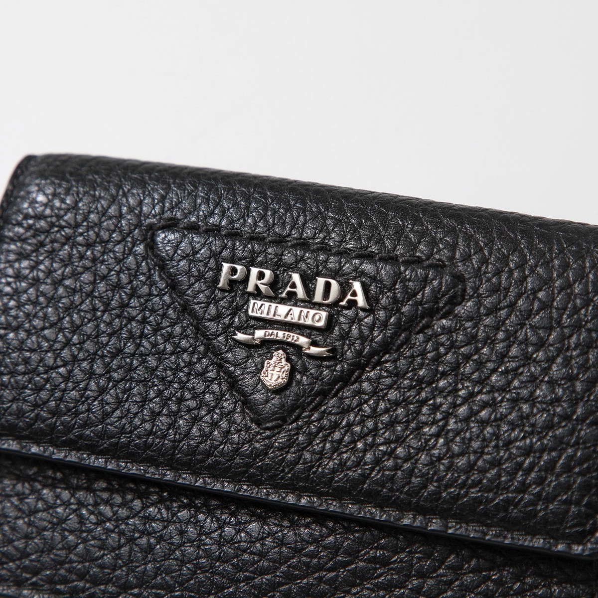 PRADA プラダ カードケース 2MF028 2BBE メンズ レザー パスケース 名刺入れ コインケース トライアングルロゴ ミニ財布 カラー2色 PRADA プラダ カードケース 2MF028 2BBE メンズ レザー パスケース 名刺入れ コインケース トライアングルロゴ ミニ財布 カラー2色