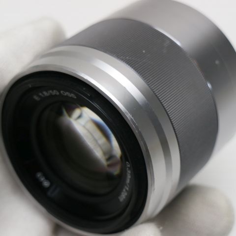 美品 SONY E 50mm F1.8 OSS SEL50F18 望遠単焦点レンズ Eマウント 即日発送 土日祝発送OK 176 美品 SONY E 50mm F1.8 OSS SEL50F18 望遠単焦点レンズ Eマウント 即日発送 土日祝発送OK 176