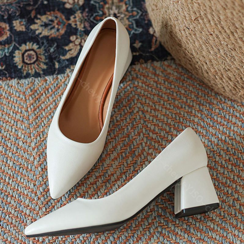 777円OFFクーポン ポインテッドトゥ ローヒールシューズ シンプル パンプス レディース 歩きやすい 5cmヒール コンフォートパンプス ローヒール 疲れにくい 耐摩耗性 滑り止め ファッション