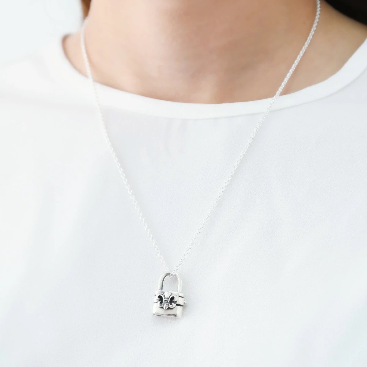 ネックレス レディース メンズ シルバー925 南京錠 パドロック 鍵 錠前 フルールドリス ネックレス レディース メンズ シルバー925 南京錠 パドロック 鍵 錠前 フルールドリス