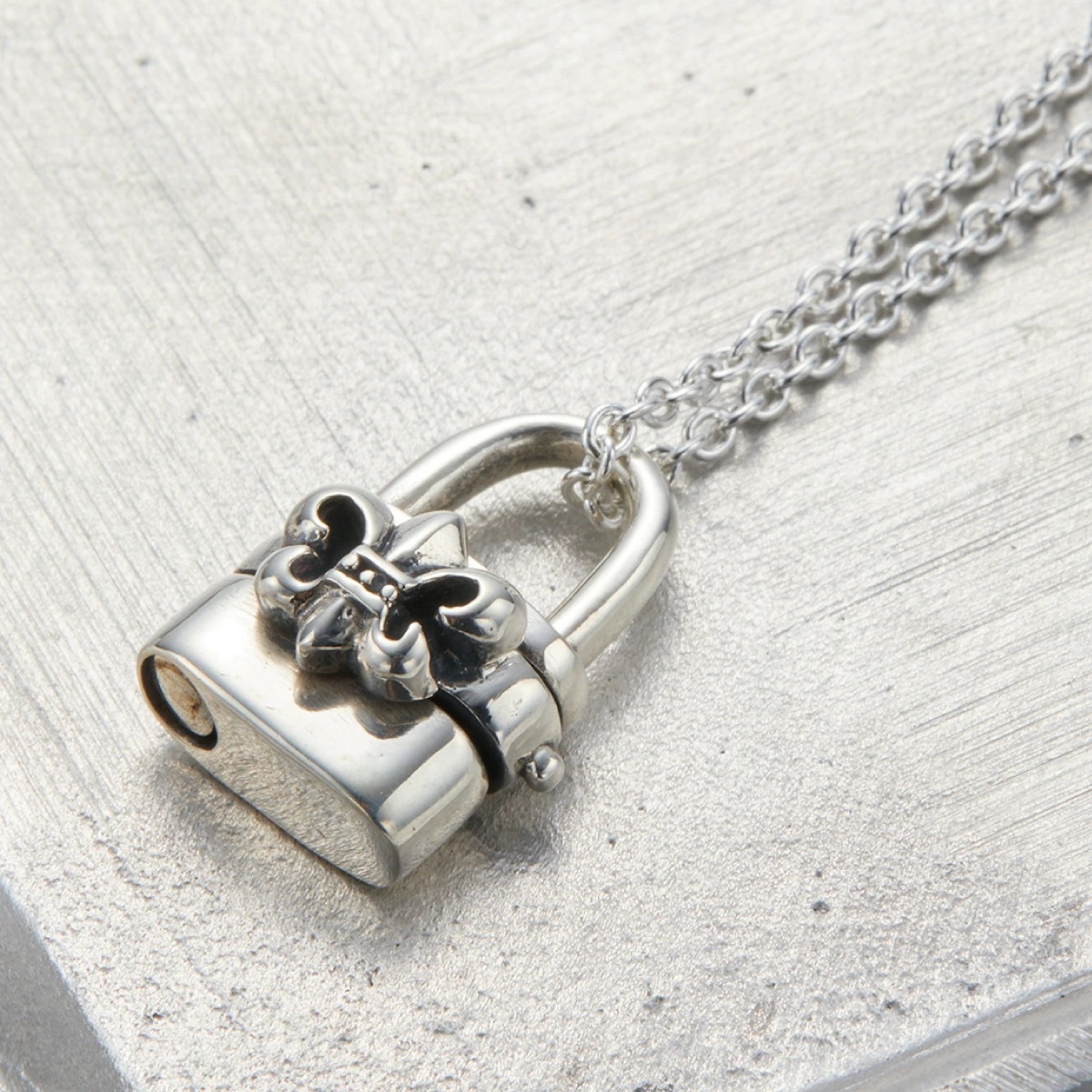 ネックレス レディース メンズ シルバー925 南京錠 パドロック 鍵 錠前 フルールドリス ネックレス レディース メンズ シルバー925 南京錠 パドロック 鍵 錠前 フルールドリス