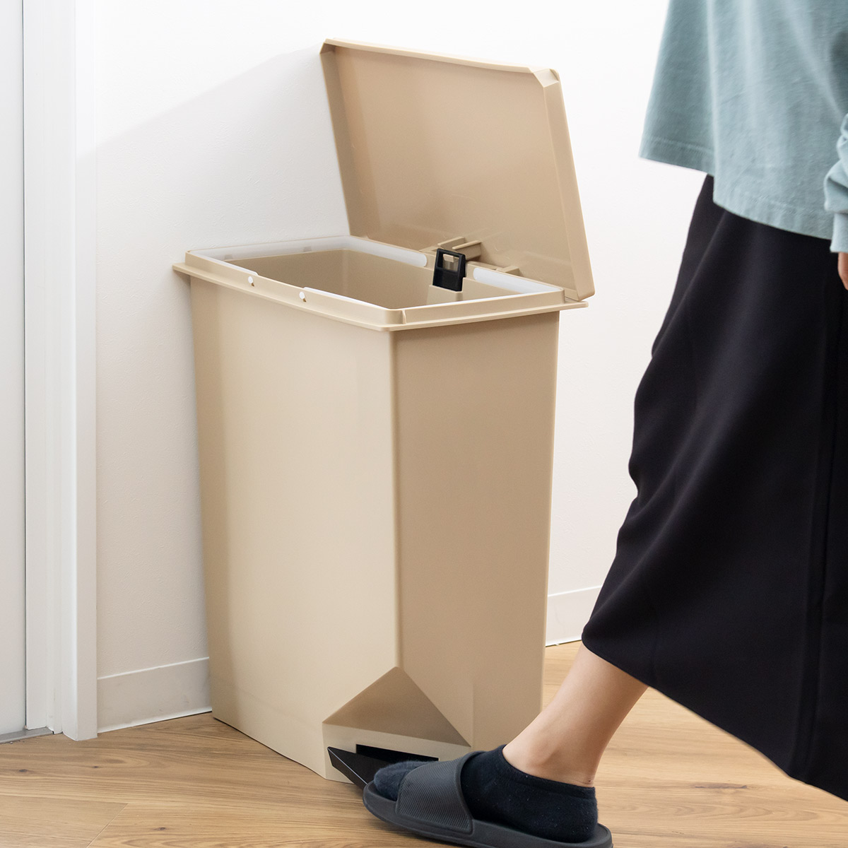ゴミ箱 35L 同色3個セット 棚下カウンター下にも置けるペダルペール 35リットル ごみ箱 キッチン スリム 棚下 カウンター ペダル式 分別 ふた付き カウンター下 シンプル 角型 ゴミ箱 35L 同色3個セット 棚下カウンター下にも置けるペダルペール 35リットル ごみ箱 キッチン スリム 棚下 カウンター ペダル式 分別 ふた付き カウンター下 シンプル 角型