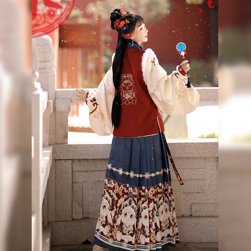 大人の漢服フトゥ九九女性のスクエアネック刺繍ビジア馬の顔スカート大晦日冬ぬいぐるみスーツ