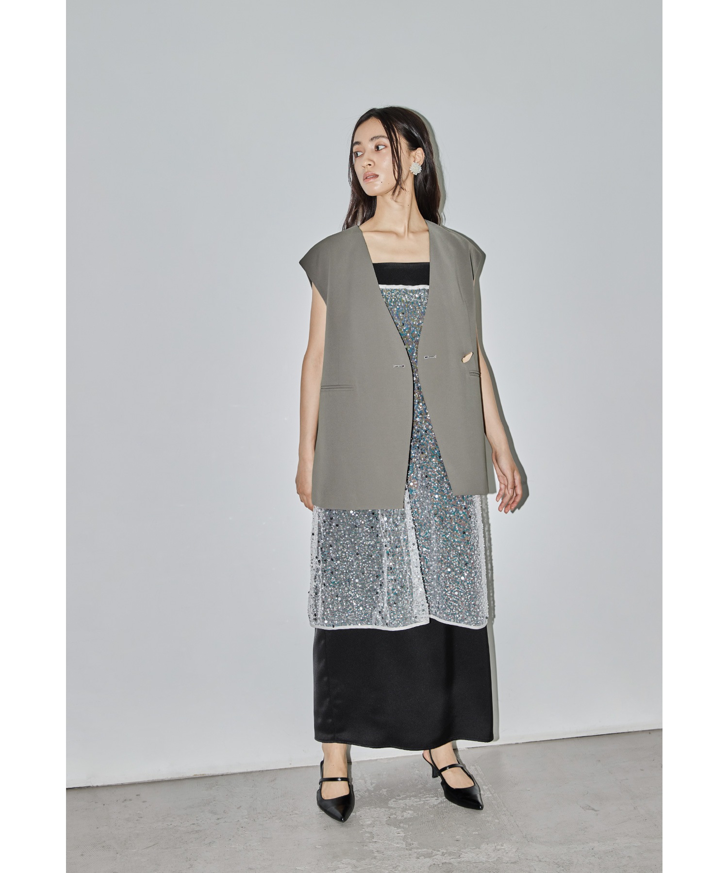 ゴールドボタンジレ ベスト ジャケット レディース 羽織 ミドル丈 トップス ノースリーブ 袖なし シンプル 無地 レイヤード 結婚式 パーティー 二次会 食事会 謝恩会 成人式 同窓会 入学式 ゴールドボタンジレ ベスト ジャケット レディース 羽織 ミドル丈 トップス ノースリーブ 袖なし シンプル 無地 レイヤード 結婚式 パーティー 二次会 食事会 謝恩会 成人式 同窓会 入学式