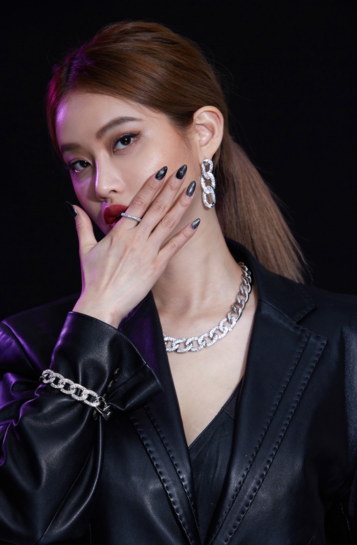 BTS 着用★関税込★BLACK PURPLE★PONDELL CUBIC CHAIN EARRIN.G Ninon Chaine bag | Recycled leather-like material | A.P.C.