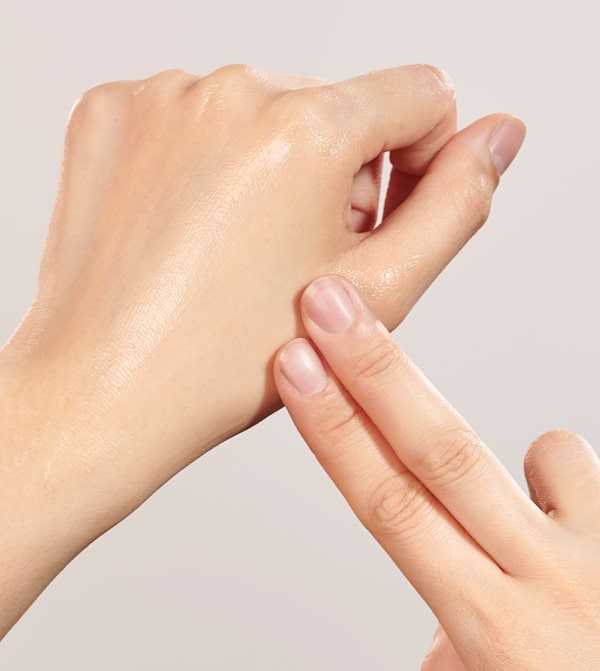 新品未開封 プラウド ホワイトセラム ニキビ研究所 荒れやすい肌の救世主！ビタミンCの常識を超える。Pentide-C配合