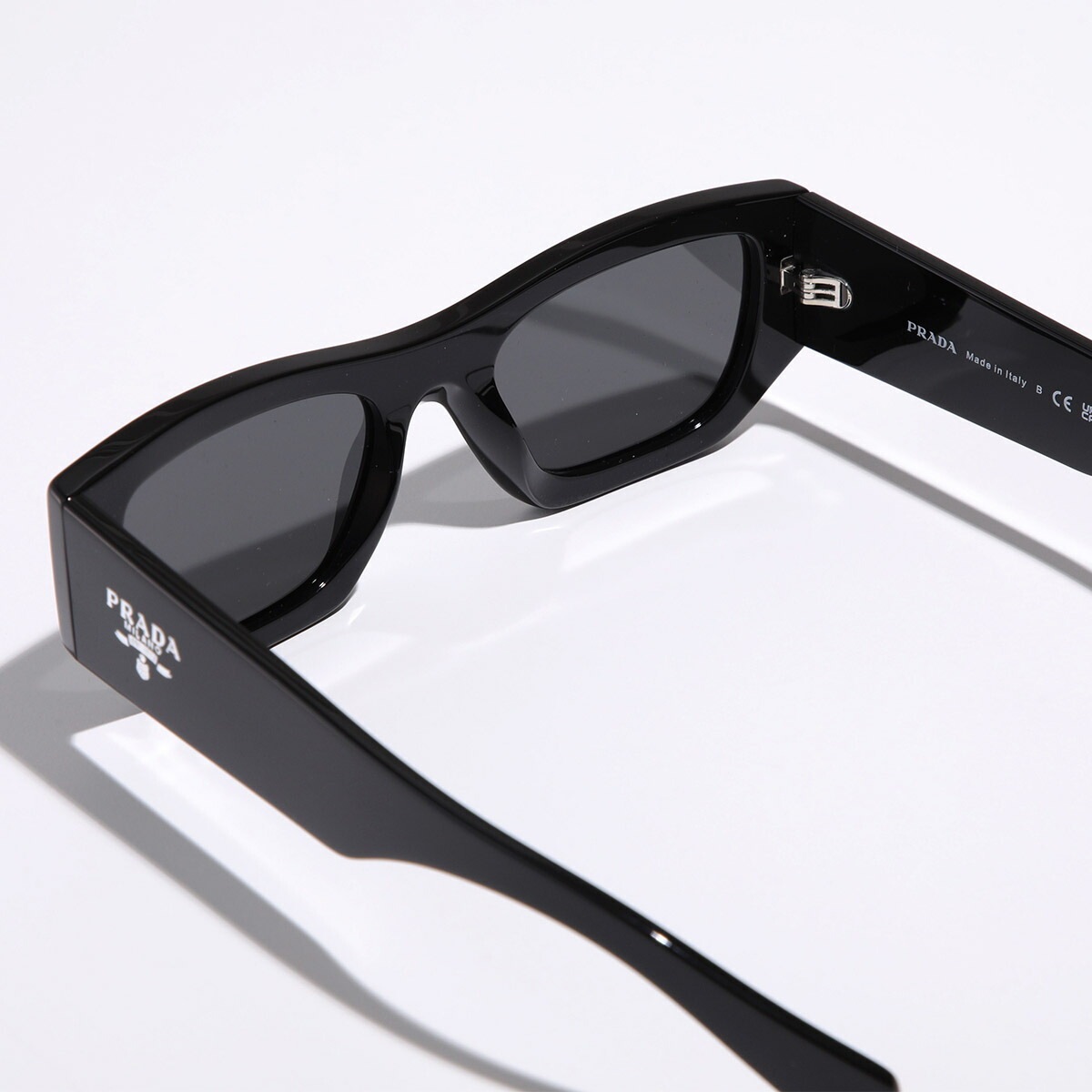 PRADA プラダ サングラス SPR A01 レディース スクエア型 セルフレーム フルリム ロゴ アイウェア 16K-08Z PRADA プラダ サングラス SPR A01 レディース スクエア型 セルフレーム フルリム ロゴ アイウェア 16K-08Z