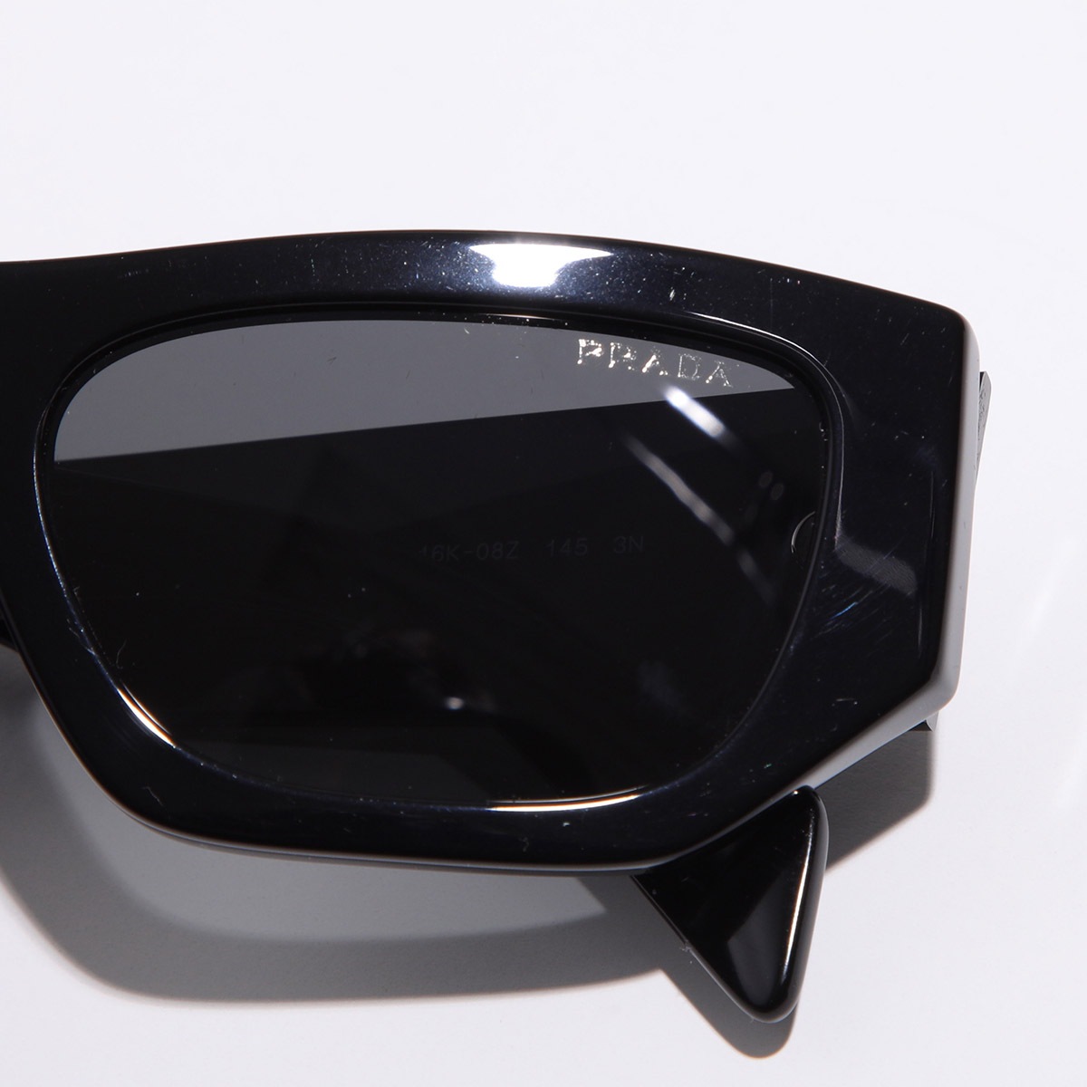 PRADA プラダ サングラス SPR A01 レディース スクエア型 セルフレーム フルリム ロゴ アイウェア 16K-08Z PRADA プラダ サングラス SPR A01 レディース スクエア型 セルフレーム フルリム ロゴ アイウェア 16K-08Z