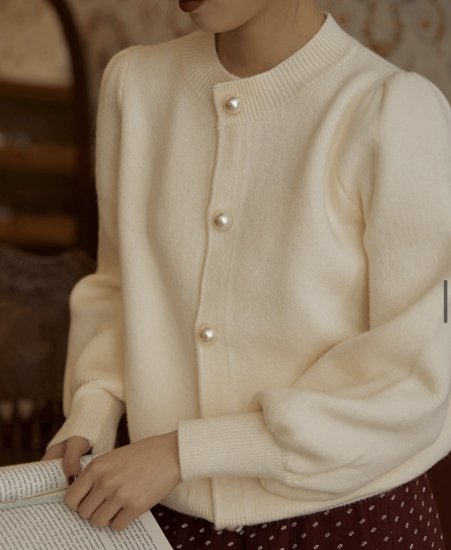 【取寄:納期2週間】カーディガン パールボタン パフスリーブ エレガント レディース 長袖 秋冬 シンプル 上品 クルーネック ラウンドネック 羽織 通勤 通学 オフィススタイル かわいい 【取寄:納期2週間】カーディガン パールボタン パフスリーブ エレガント レディース 長袖 秋冬 シンプル 上品 クルーネック ラウンドネック 羽織 通勤 通学 オフィススタイル かわいい