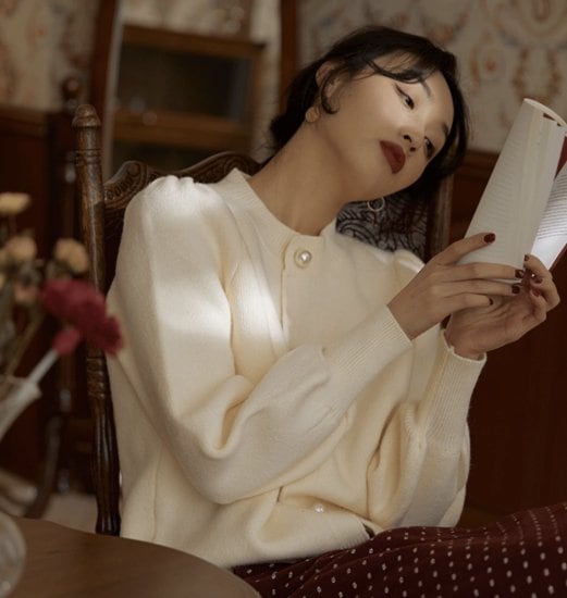 【取寄:納期2週間】カーディガン パールボタン パフスリーブ エレガント レディース 長袖 秋冬 シンプル 上品 クルーネック ラウンドネック 羽織 通勤 通学 オフィススタイル かわいい 【取寄:納期2週間】カーディガン パールボタン パフスリーブ エレガント レディース 長袖 秋冬 シンプル 上品 クルーネック ラウンドネック 羽織 通勤 通学 オフィススタイル かわいい