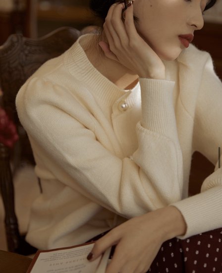 【取寄:納期2週間】カーディガン パールボタン パフスリーブ エレガント レディース 長袖 秋冬 シンプル 上品 クルーネック ラウンドネック 羽織 通勤 通学 オフィススタイル かわいい 【取寄:納期2週間】カーディガン パールボタン パフスリーブ エレガント レディース 長袖 秋冬 シンプル 上品 クルーネック ラウンドネック 羽織 通勤 通学 オフィススタイル かわいい