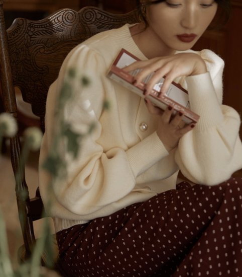 【取寄:納期2週間】カーディガン パールボタン パフスリーブ エレガント レディース 長袖 秋冬 シンプル 上品 クルーネック ラウンドネック 羽織 通勤 通学 オフィススタイル かわいい 【取寄:納期2週間】カーディガン パールボタン パフスリーブ エレガント レディース 長袖 秋冬 シンプル 上品 クルーネック ラウンドネック 羽織 通勤 通学 オフィススタイル かわいい