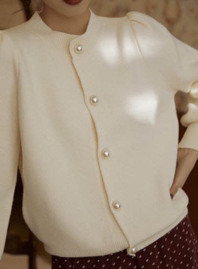 【取寄:納期2週間】カーディガン パールボタン パフスリーブ エレガント レディース 長袖 秋冬 シンプル 上品 クルーネック ラウンドネック 羽織 通勤 通学 オフィススタイル かわいい 【取寄:納期2週間】カーディガン パールボタン パフスリーブ エレガント レディース 長袖 秋冬 シンプル 上品 クルーネック ラウンドネック 羽織 通勤 通学 オフィススタイル かわいい