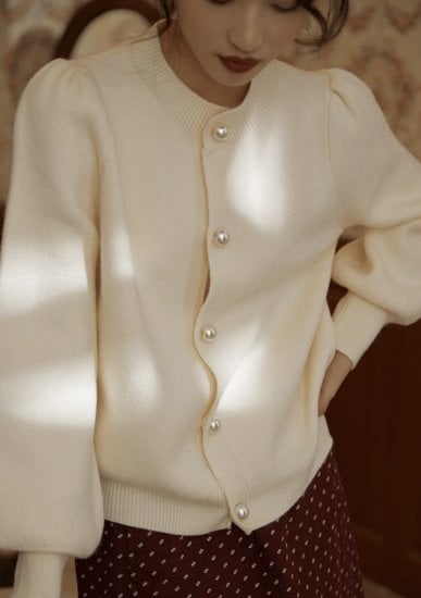 【取寄:納期2週間】カーディガン パールボタン パフスリーブ エレガント レディース 長袖 秋冬 シンプル 上品 クルーネック ラウンドネック 羽織 通勤 通学 オフィススタイル かわいい 【取寄:納期2週間】カーディガン パールボタン パフスリーブ エレガント レディース 長袖 秋冬 シンプル 上品 クルーネック ラウンドネック 羽織 通勤 通学 オフィススタイル かわいい