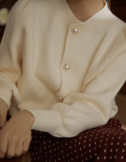 【取寄:納期2週間】カーディガン パールボタン パフスリーブ エレガント レディース 長袖 秋冬 シンプル 上品 クルーネック ラウンドネック 羽織 通勤 通学 オフィススタイル かわいい 【取寄:納期2週間】カーディガン パールボタン パフスリーブ エレガント レディース 長袖 秋冬 シンプル 上品 クルーネック ラウンドネック 羽織 通勤 通学 オフィススタイル かわいい