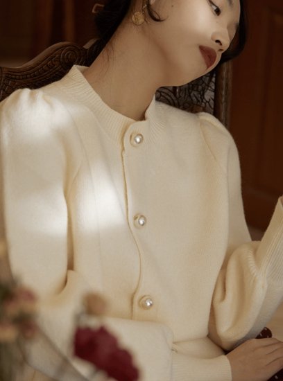 【取寄:納期2週間】カーディガン パールボタン パフスリーブ エレガント レディース 長袖 秋冬 シンプル 上品 クルーネック ラウンドネック 羽織 通勤 通学 オフィススタイル かわいい 【取寄:納期2週間】カーディガン パールボタン パフスリーブ エレガント レディース 長袖 秋冬 シンプル 上品 クルーネック ラウンドネック 羽織 通勤 通学 オフィススタイル かわいい