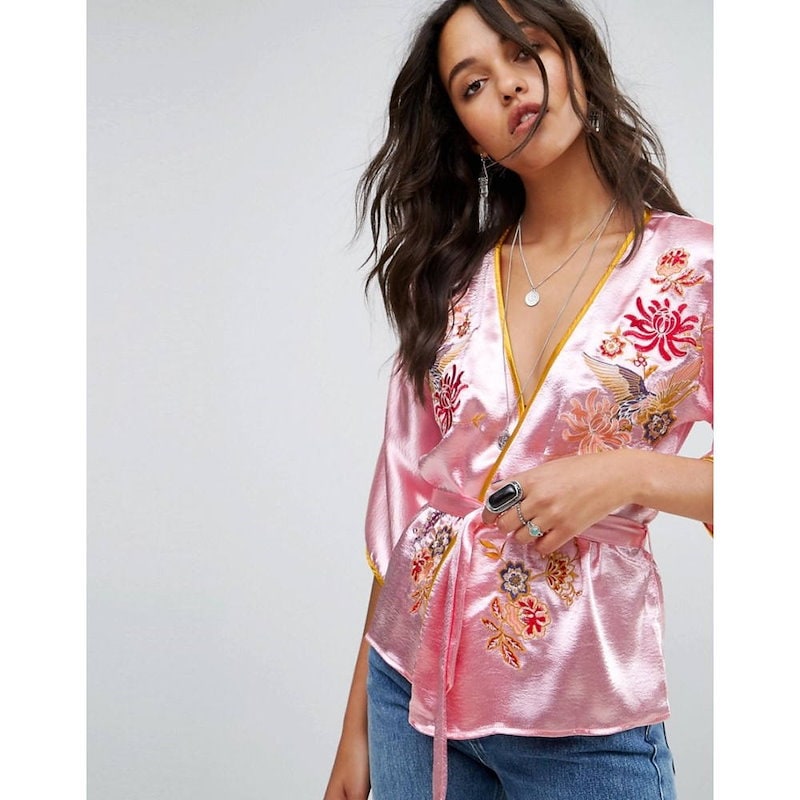 グラマラス レディース トップス【Glamorous Wrap Front Kimono Top In Satin With Floral Embroidery】Pink グラマラス レディース トップス【Glamorous Wrap Front Kimono Top In Satin With Floral Embroidery】Pink