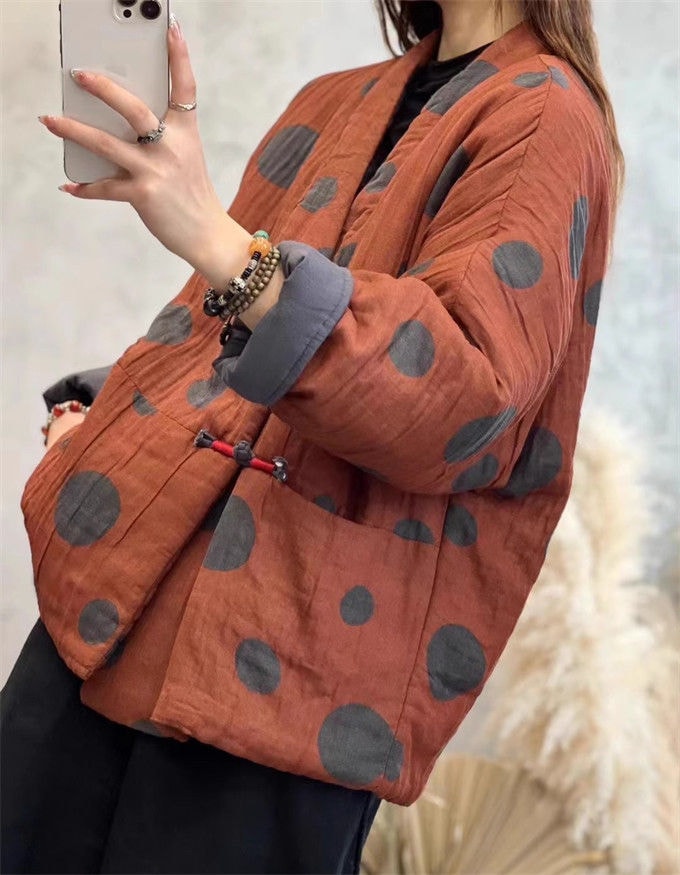 中綿コート レディース コート 長袖 ショート丈 一釦 水玉柄 中綿入り ジャケット 羽織り チャイナボタン ノーカラー 民族風 防寒着 あったか ゆったり レトロ 大人可愛い カジュアル エスニック 中綿コート レディース コート 長袖 ショート丈 一釦 水玉柄 中綿入り ジャケット 羽織り チャイナボタン ノーカラー 民族風 防寒着 あったか ゆったり レトロ 大人可愛い カジュアル エスニック