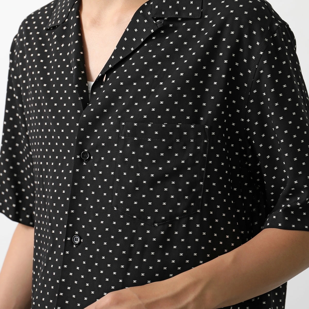 CELINE セリーヌ ハワイアンシャツ 2C946313V.38CE メンズ レーヨン トリオンフ ルーズフィット オープンカラー 半袖 ブラック CELINE セリーヌ ハワイアンシャツ 2C946313V.38CE メンズ レーヨン トリオンフ ルーズフィット オープンカラー 半袖 ブラック