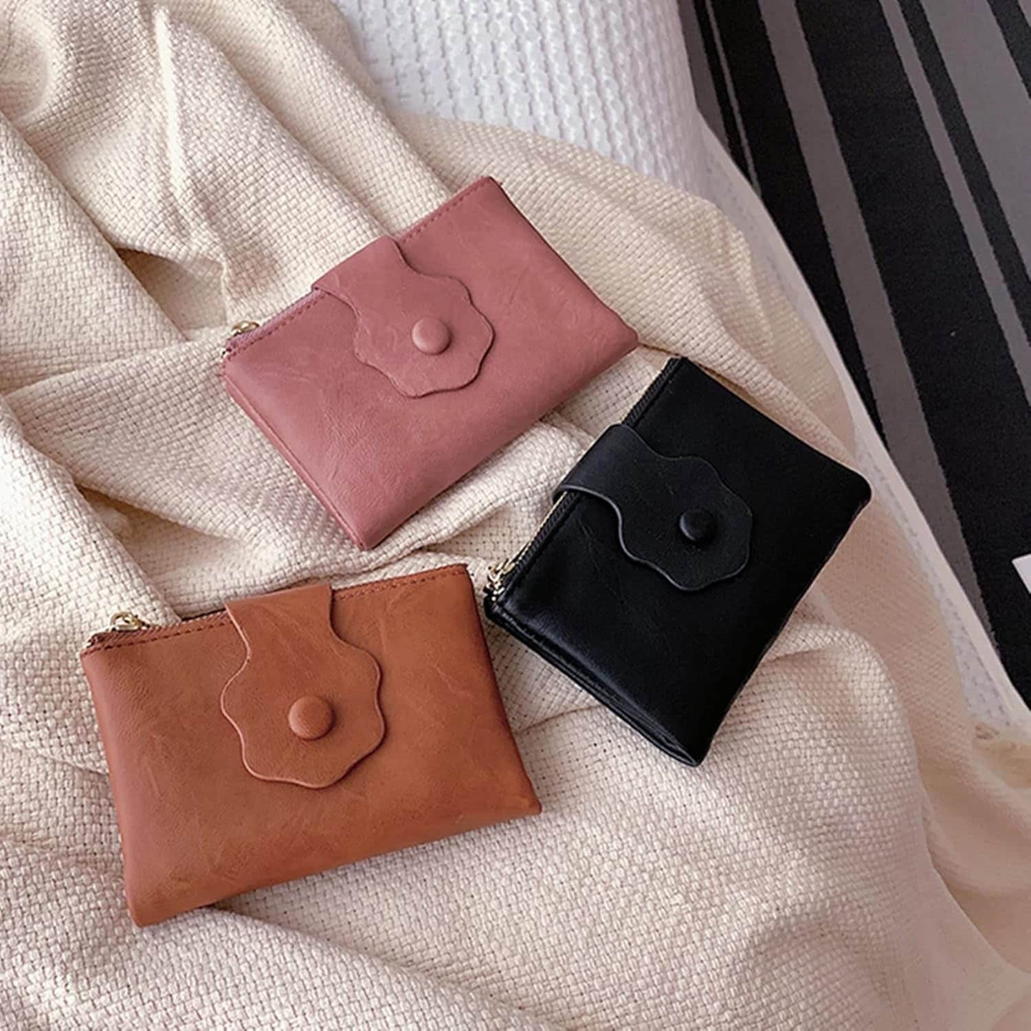 【20%OFFクーポン】2つ折り 財布 レディース 小さい ファスナー ボタン 無地 コンパクト 軽量 薄い 大容量 カード入れ 小銭入れ 多機能 使いやすい スキミング防止 コインケース ウォレット 【20%OFFクーポン】2つ折り 財布 レディース 小さい ファスナー ボタン 無地 コンパクト 軽量 薄い 大容量 カード入れ 小銭入れ 多機能 使いやすい スキミング防止 コインケース ウォレット